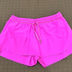 Lace trim Lululemon short size 6